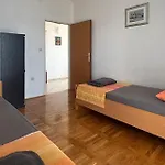 Pet Friendly In With Wifi Apartment *